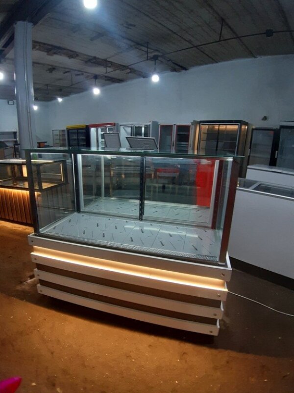 Şirniyyat üçün vitrin soyuducu