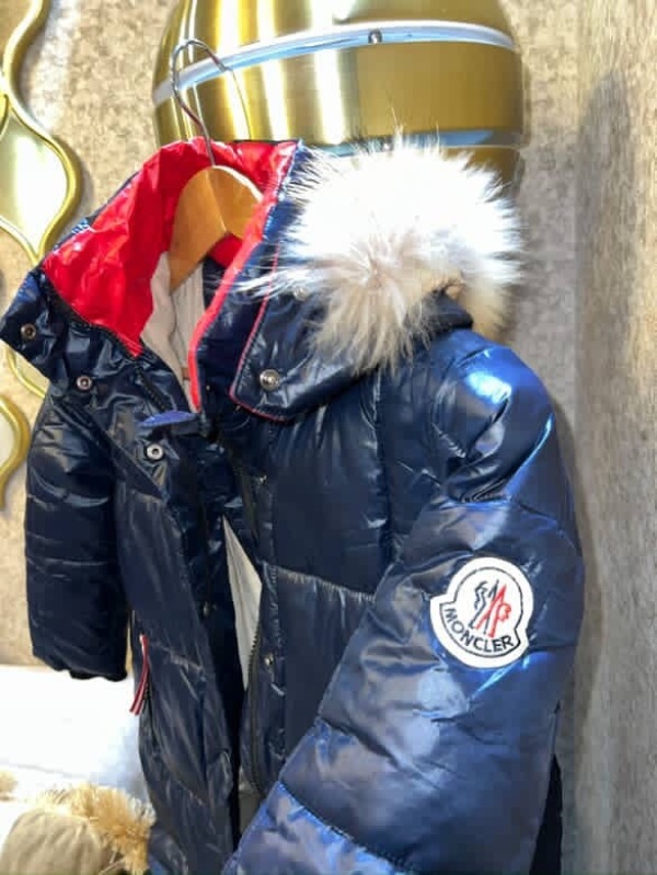 Tebii xez ile Ust geyimi moncler