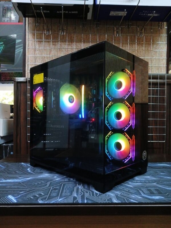 Masaüstü kompüter Limitless Gaming Pc