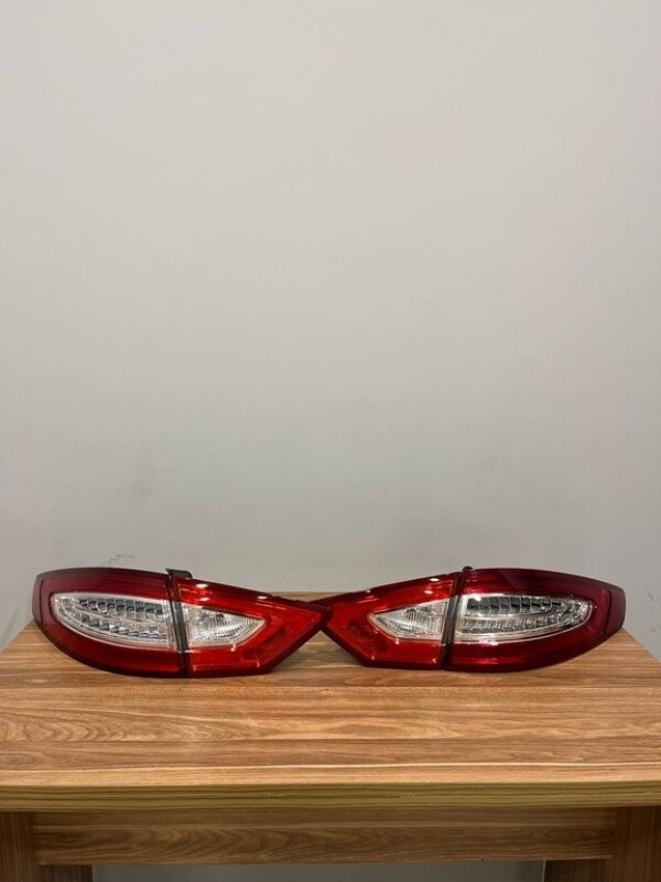 Ford Fusion stop işıqları