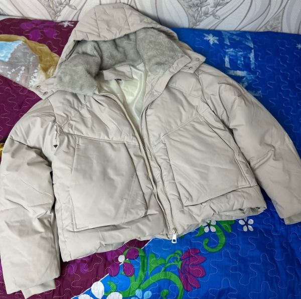 Kurtka alinib 70azn 2dəfə geyinilib təzə kimidi satiram 30azn L ölçü