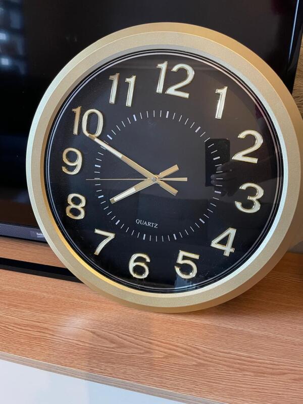 Fosforlu divar saati