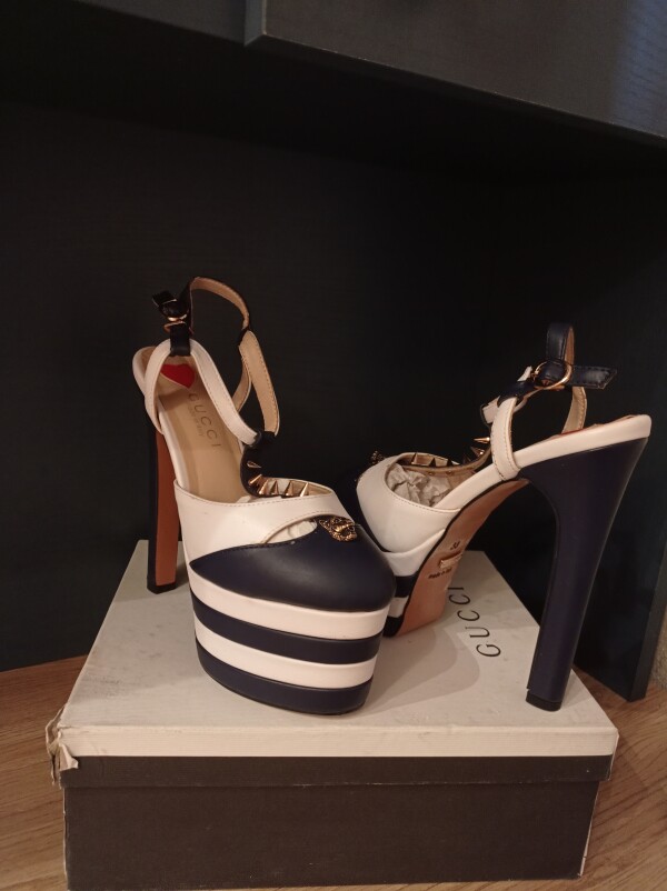 Gucci qadin ayaqqabisi