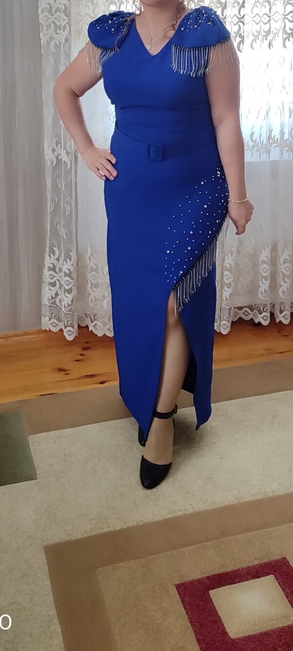 48razmer bir defe geyinilib yenidir