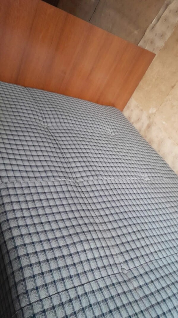 Taxta döşəkli yataq