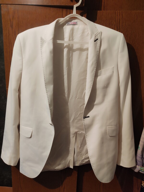 Normal vwziyyetde ag pencek.toy ve ziyafetler ucun