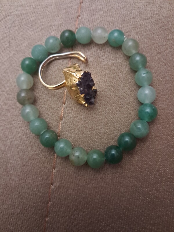 Satilir uzuk ve qolbaq