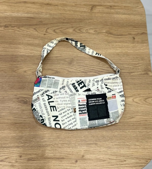 Parça kiçik baget qəzet printli y2k çanta, əla vəziyyətdədir, təcili olduğu üçün aşağı qiymətə satılır