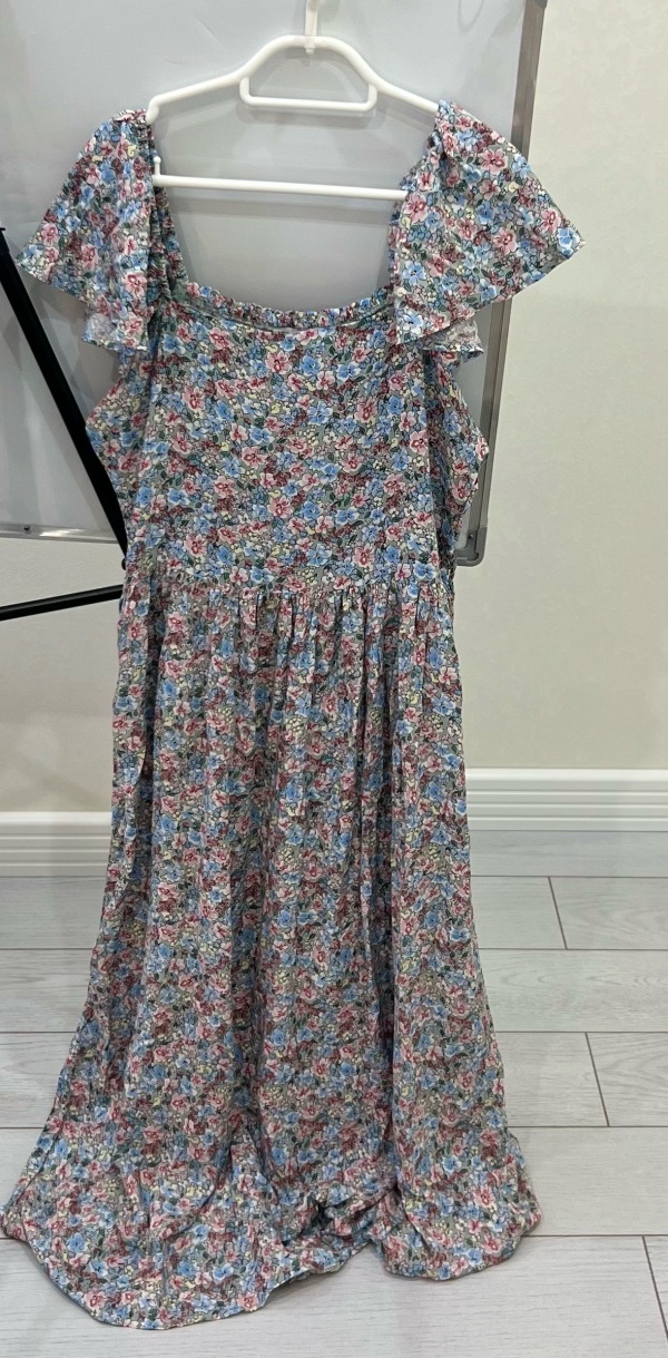 Rəngli rahat yay paltarı, yenidir, təcili olduğu üçün aşağı qiymətə satılır