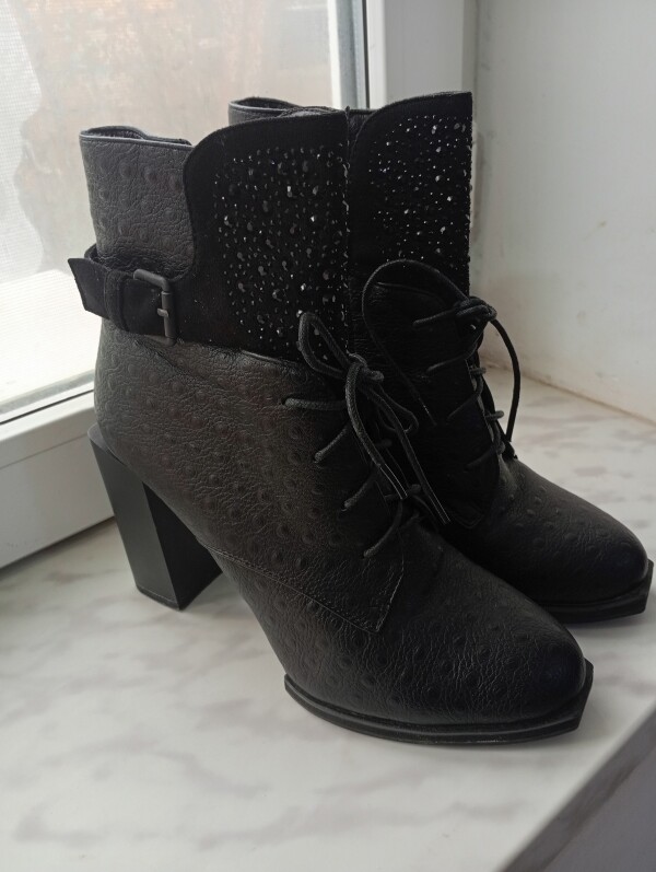 Bir defe geyinilib 40 razmerdi