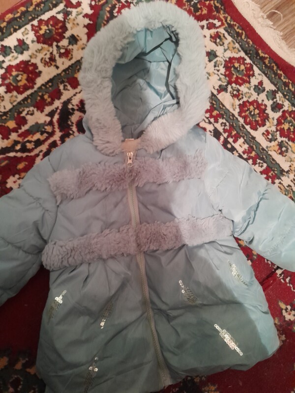 3 yas ucun godekce geyinilmis