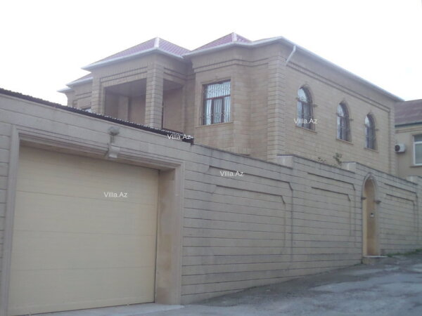 Həzi Aslanov qəsəbəsinin mərkəzində 8 sotun içərisində 2 mərtəbəli ev