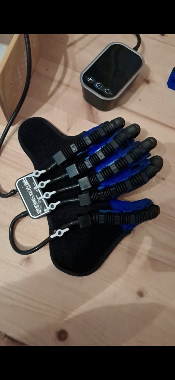 Əlin işləməsi ,açılması ,hərəkəti üçün istifade olunur. İNSULT və s xestəliklərin fizioloji müalicəsi üçün .