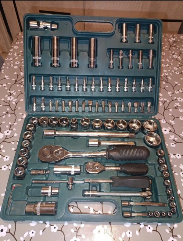 Yığım açarı və bitlərdən ibarət çoxfunksiyalı usta dəsti