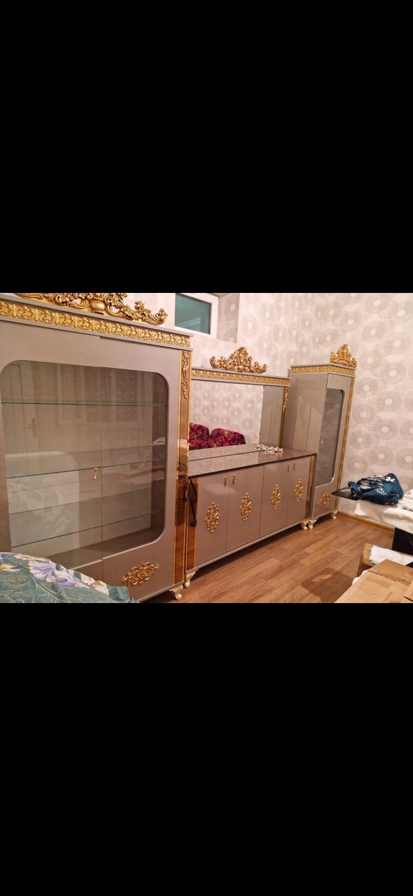 Az işlənmiş kamod dəsti