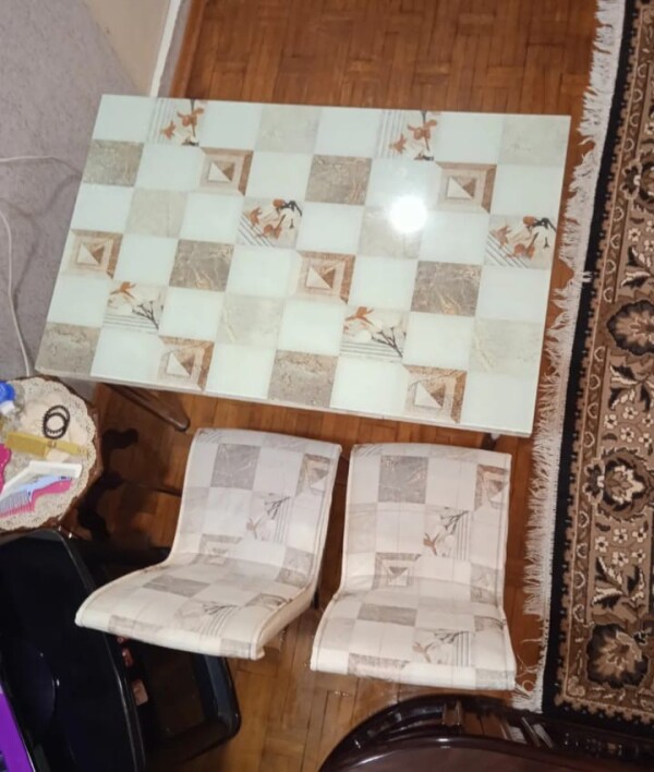 mətbəx üçün masa və stullar