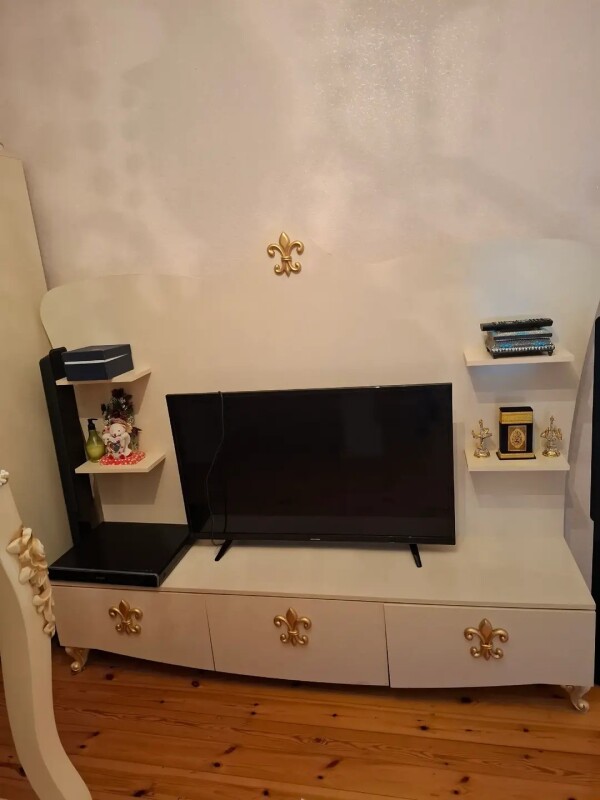 Alinib evde yasayis olmuyub ,teze kimidi