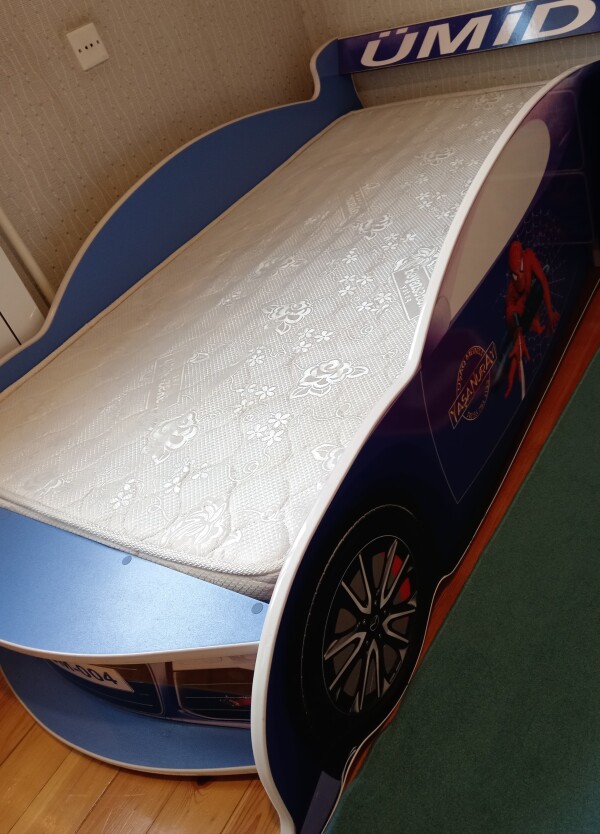 Uşaq üçün maşın çarpayı