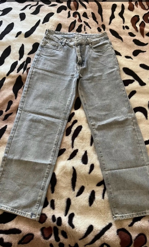 Az geyiniliblər, bütün şalvar m ölçü,hamsının qiyməti 8 azn