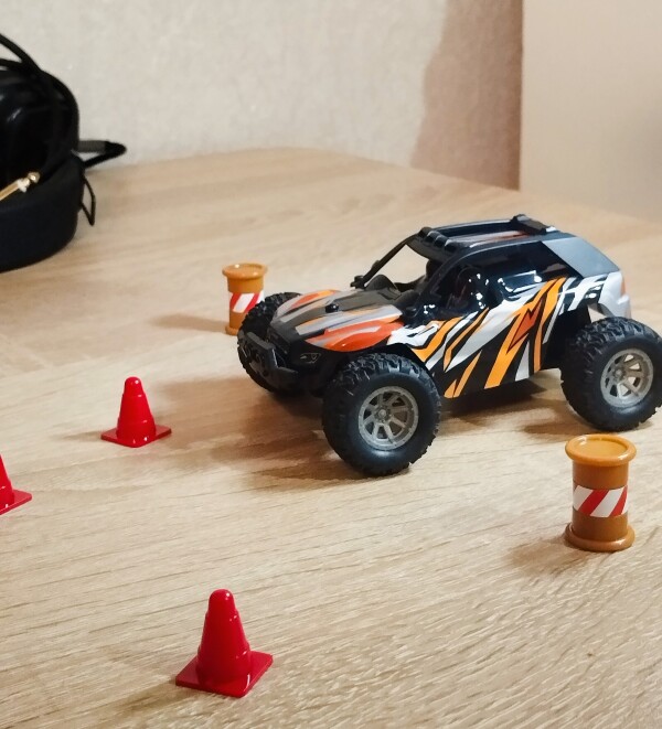 Uzaqdan idarə olunan mini maşın