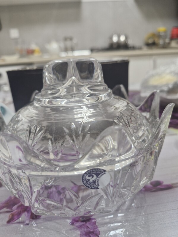 2 ədəc xurustal zzvod malı  qutusjnda