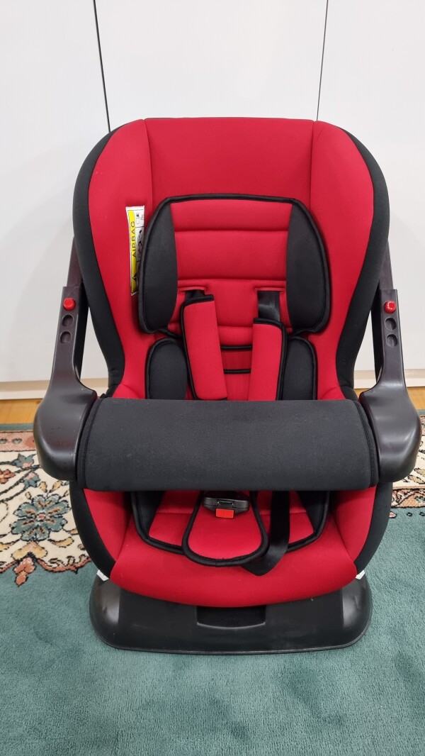 Yenidir. Maṣın kreslosu