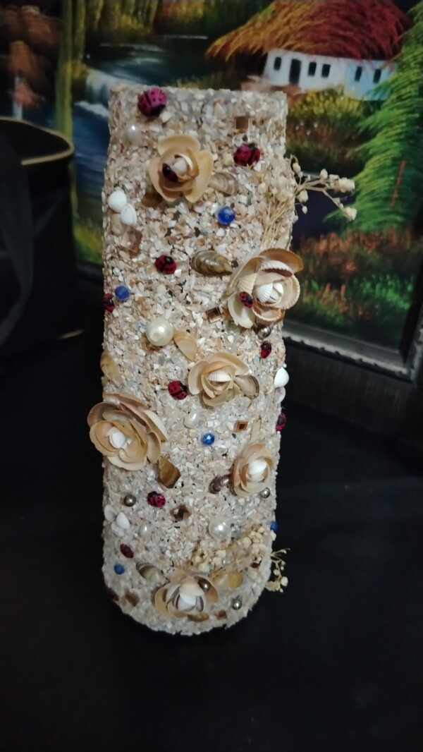 Gözəl bir güldan 25 manata