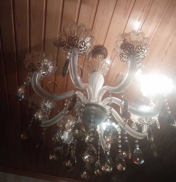 220 azn Alinib butun isiqlari iwleyir boyukdu deye satilir