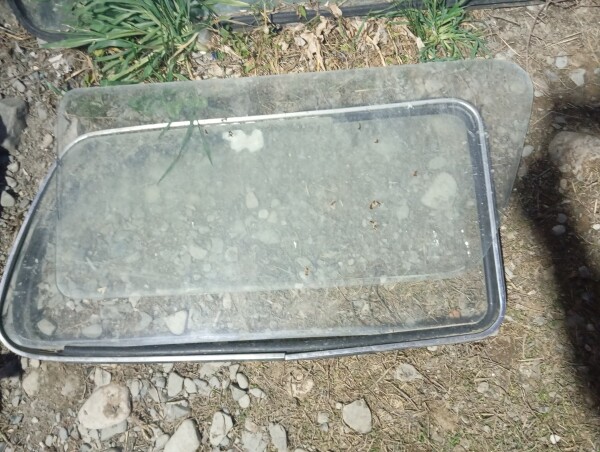 Ön arxa yan şuşələri niva