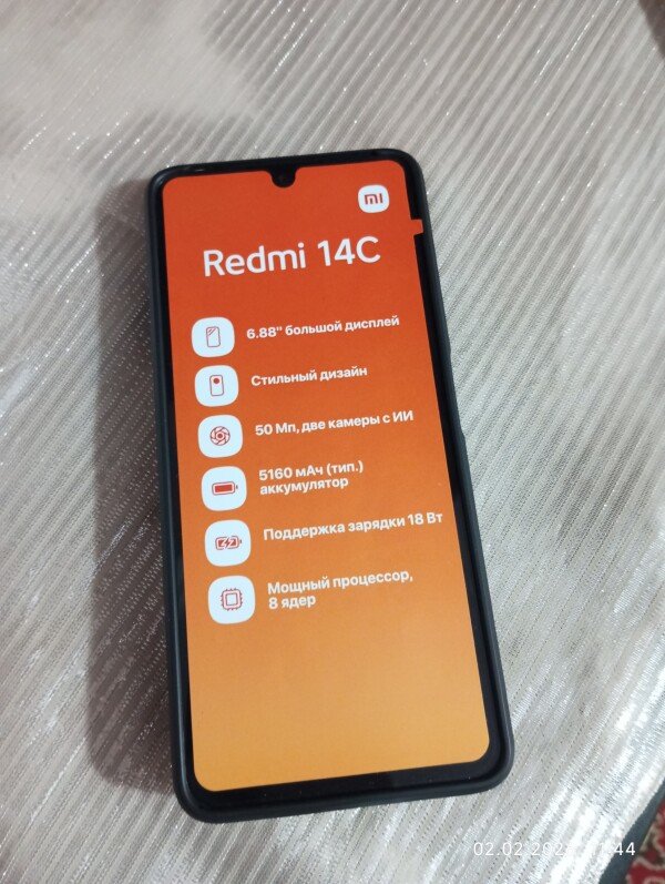 Продам смартфон редми подарок чехлы2 штук14с новый