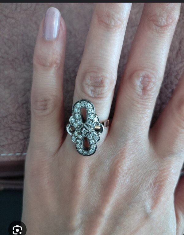 Brliyant qaşlı qızıl üzük