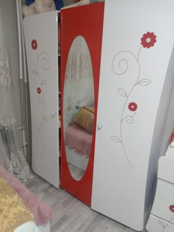 Salam. 2 bazalı çarpayi,ve 2 matras. Dolab ve kamot satilir