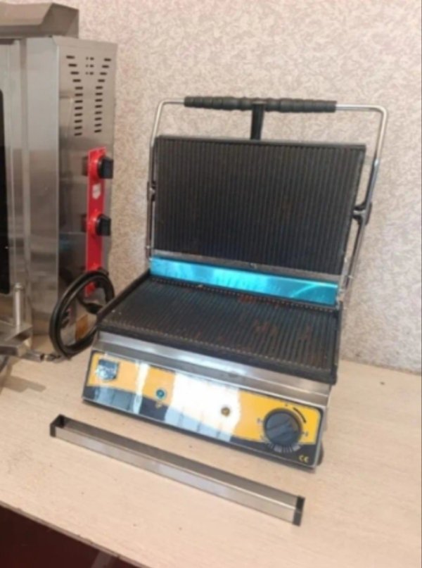 Toster aparatı satılır .