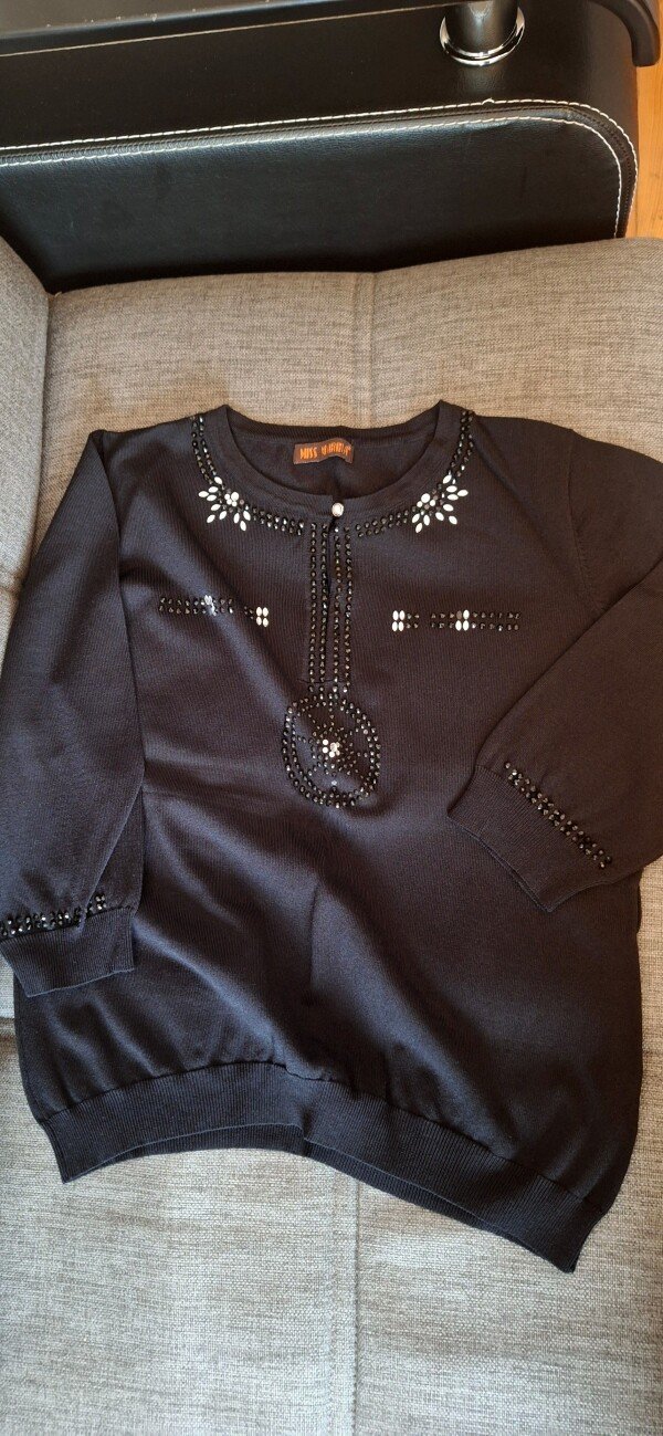 Orta yas xanimlar ucun koftalar az geyinilib razmer L-XL her biri 10azn