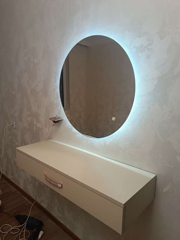 Güzgülər sifarişlə duzeldilir