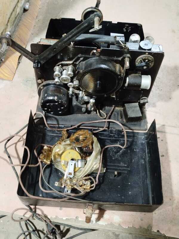 ANTİKVAR  kinoproektor "PİONER"