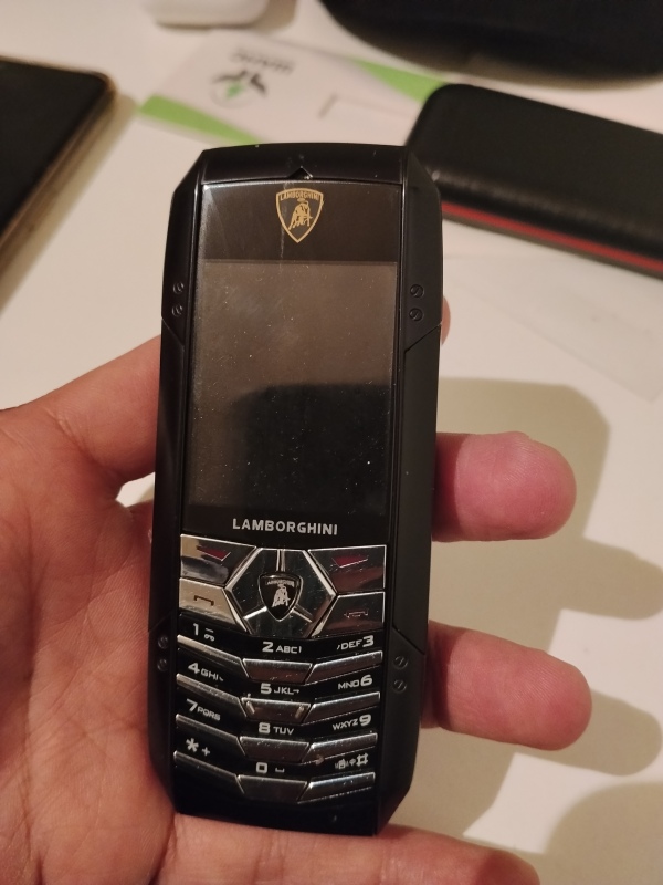 Vertu ekran sinib işlek di