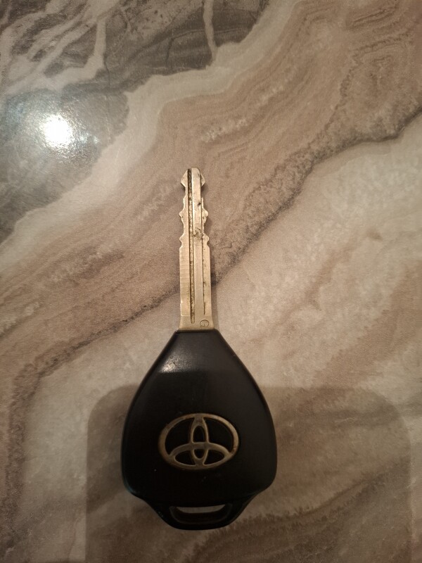 Tayota maşının Açarı