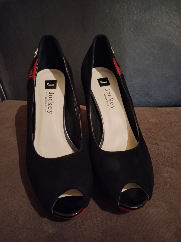 40 razmer Gucci zamuş nabuk Toy ayabisi 1 defe geyinilib