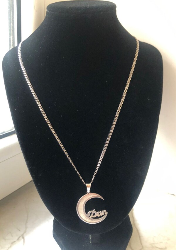 Gümüş boyunbağı