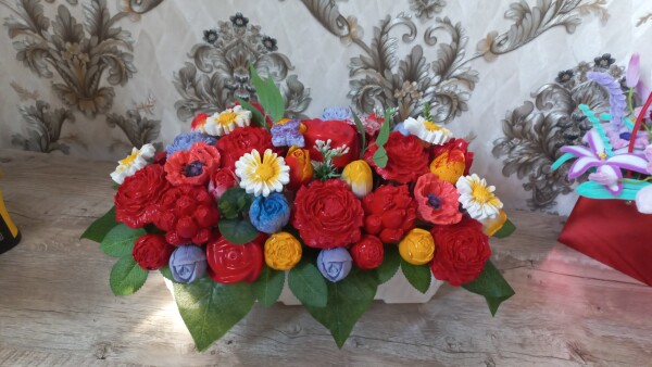 Məzaryanı daş güllər