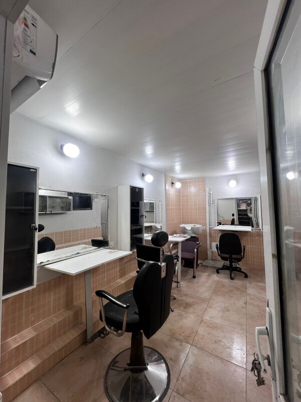 Gözəllik Salonu təcili satılır