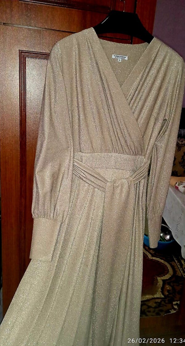 Ucuz qiymətə ziyafət donu satılır.