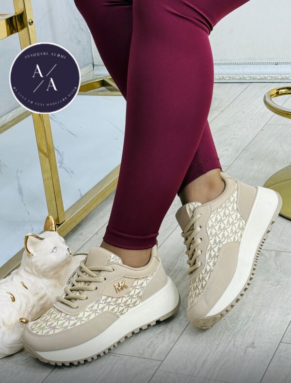 Üst geyimləri satıram