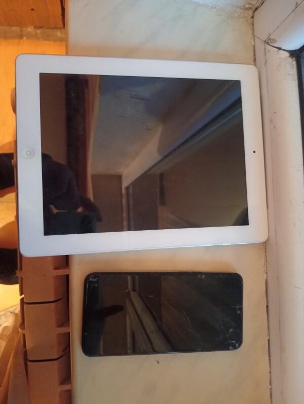 Telefon.samsuna10.iped2 zapcas kimi satılır iped2 islekdir kalokasinda prablem var .ekranı isleyir.