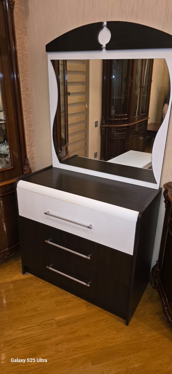 Güzgülü , səliqəli termo