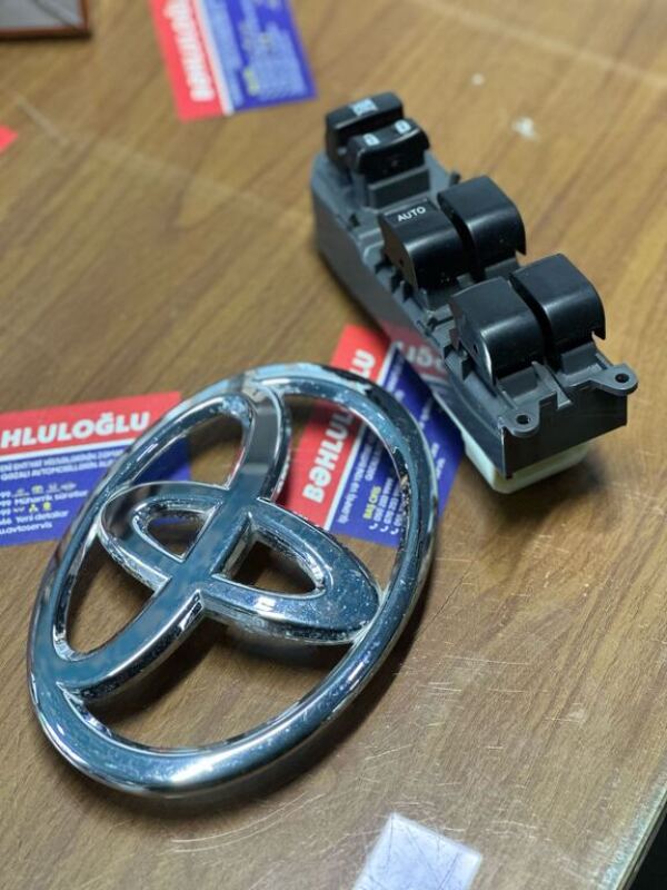 Toyota şüşəqaldıran düymələri