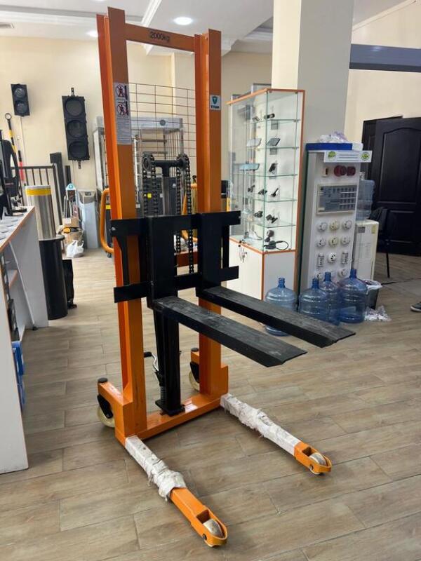 Stabelyor palet qaldıran