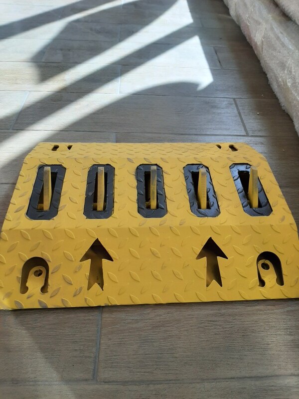 Dəmir tikanlı tramplin