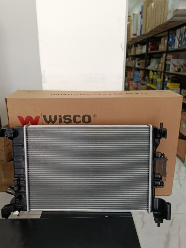 Chevrolet Cobalt Ravon R4 su radiatoru